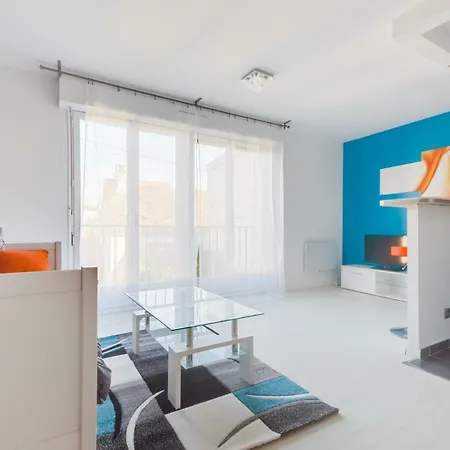 Modern Apart *